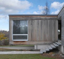 po 13ti letech - dřevěný obklad fasády rodinného domu z kapuru (přírodní), palubka PD 20x185