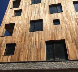 Dřevěné obklady bytových domů