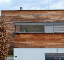 Dřevěný obklad fasády po pěti letech - západní červený cedr (clear, přírodní), palubka PD 18x131